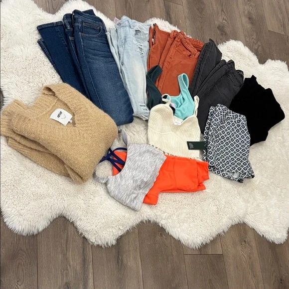 🔥TRENDY BRAND BUNDLE – Aerie, Madewell, Lululemon ENERGY BRA & More | XS–S 🔥 - Picture 1 of 6